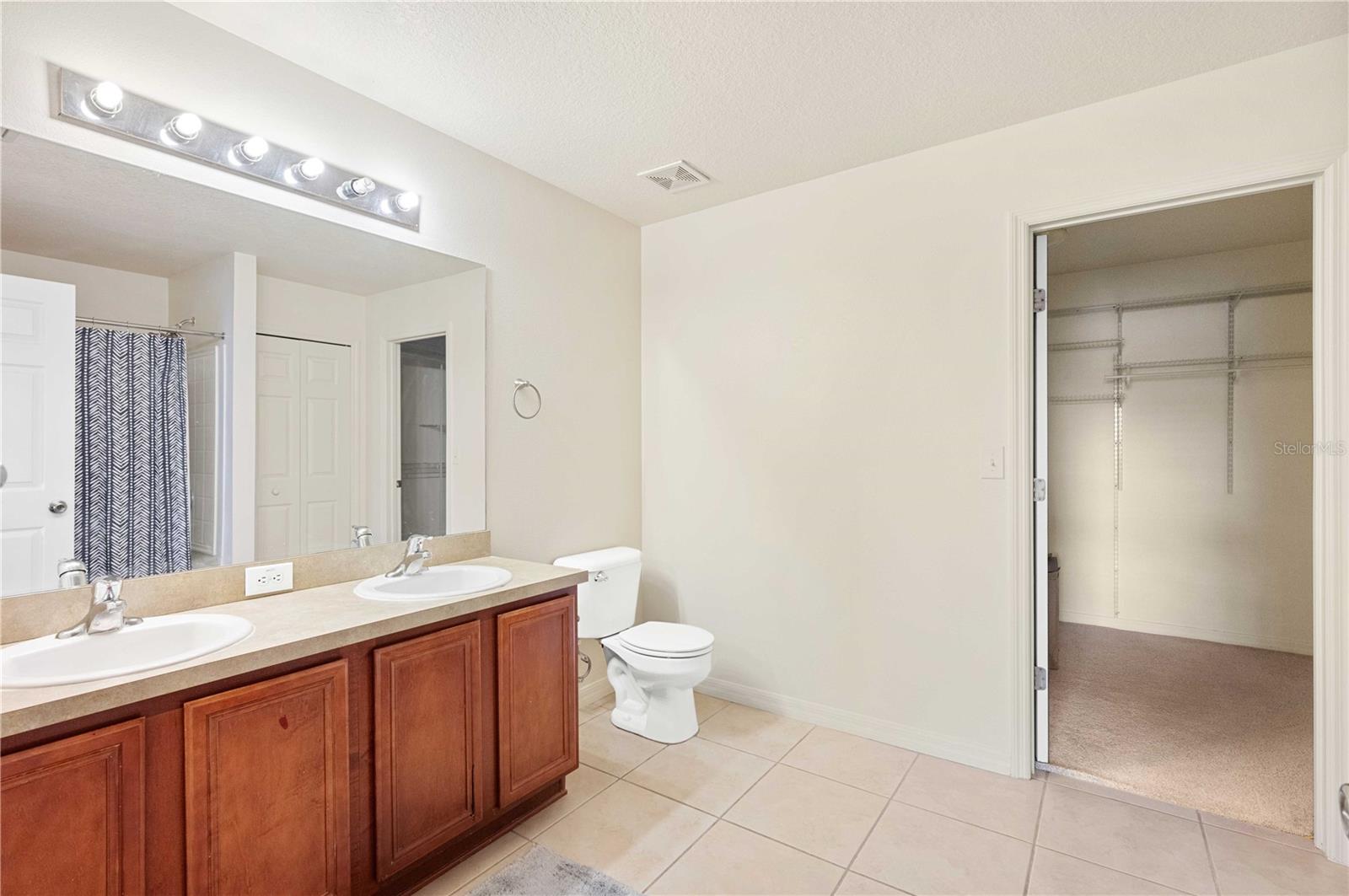 Ensuite Bathroom with Walk-in Closet