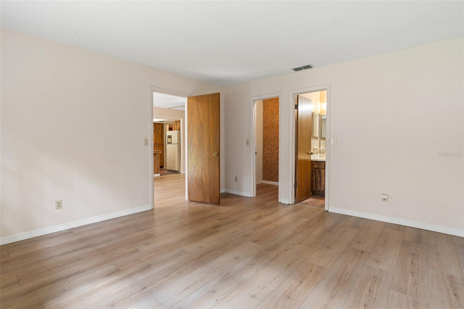 Master Bedroom/bath