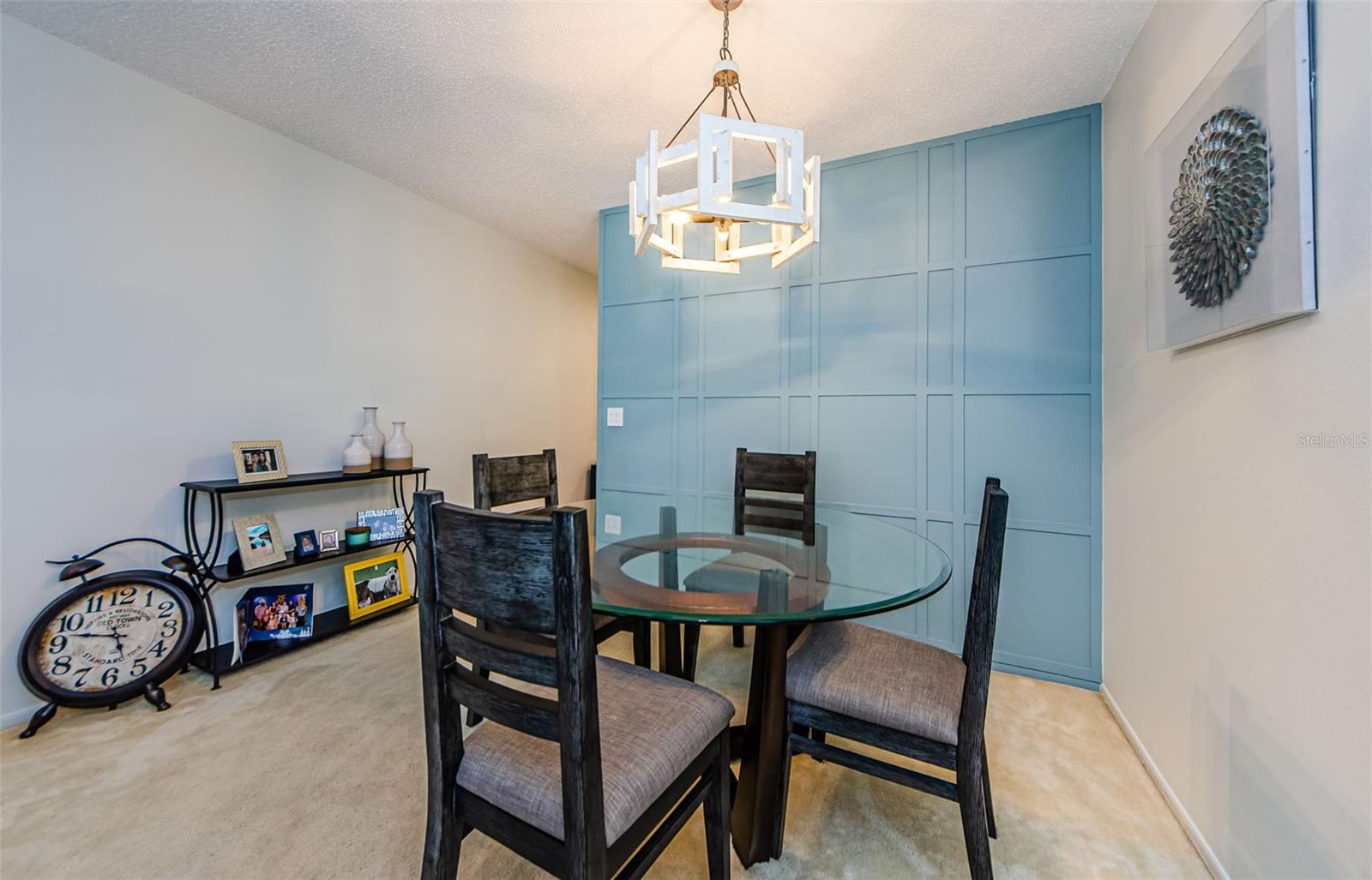 Dining room with accent wall