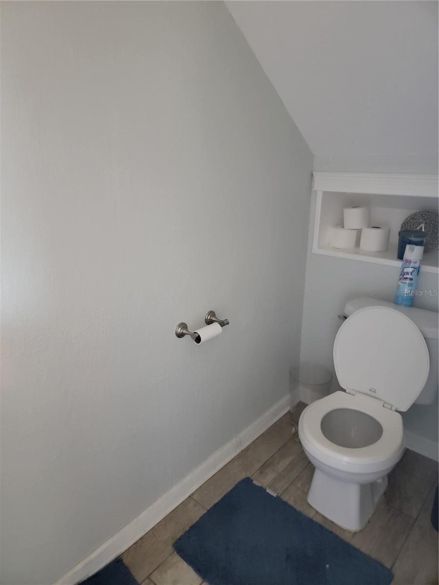 Half Bath/Washroom