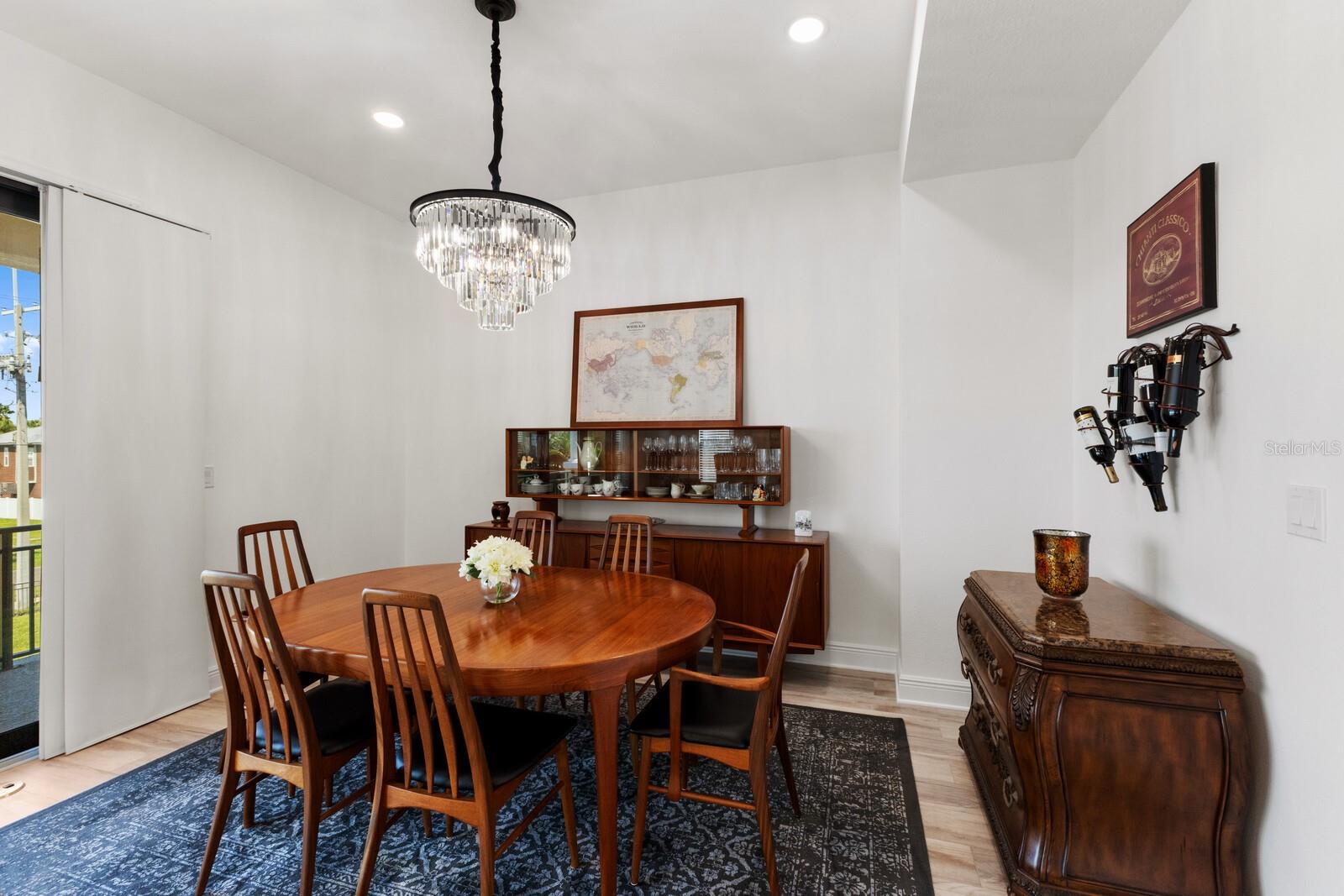 Dining room next to kitchen (2nd floor)