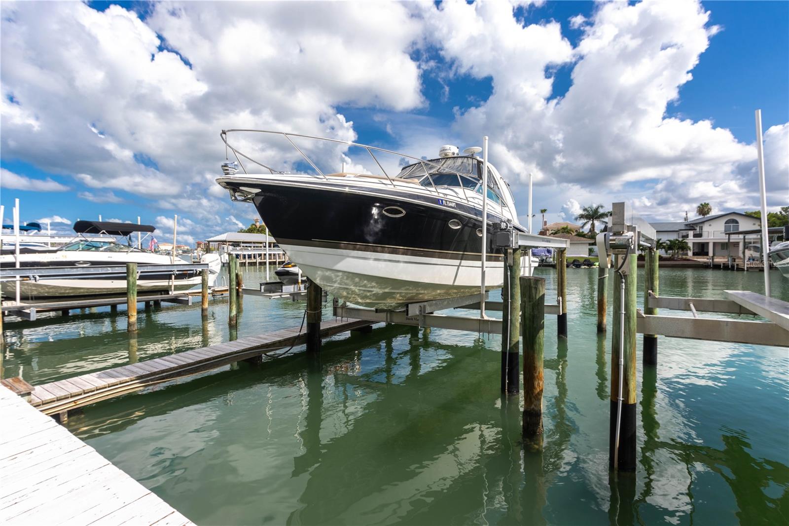 Boat Slip w/Lift