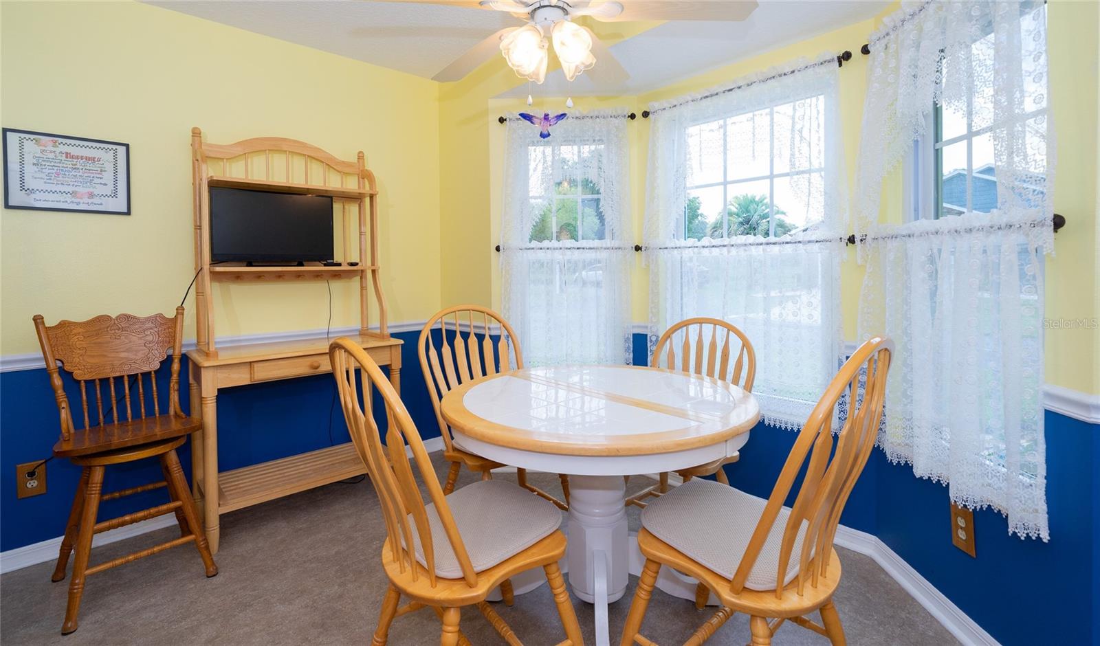 Breakfast Nook with Bay Window