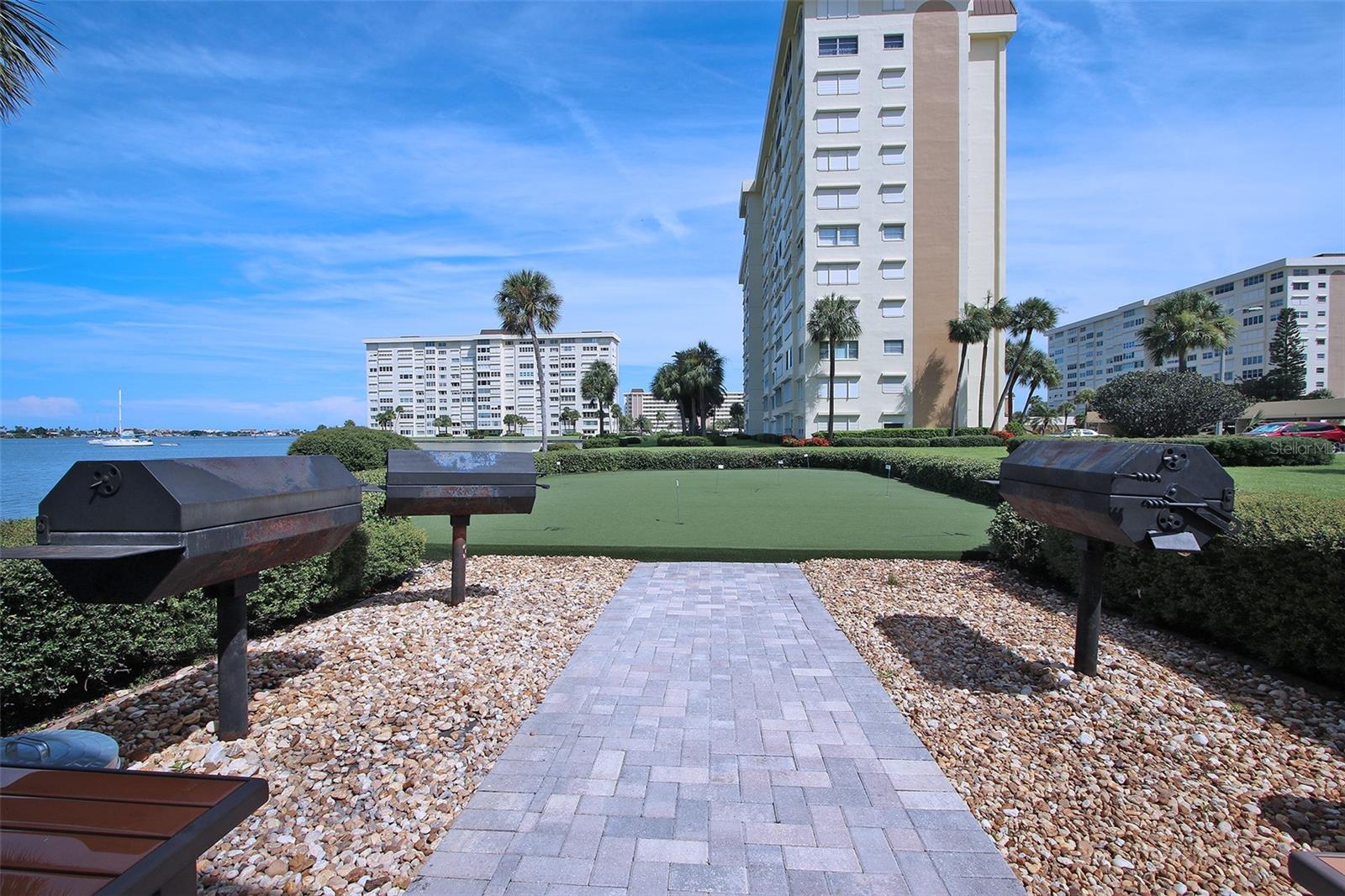 Another grilling area next to the putting green.