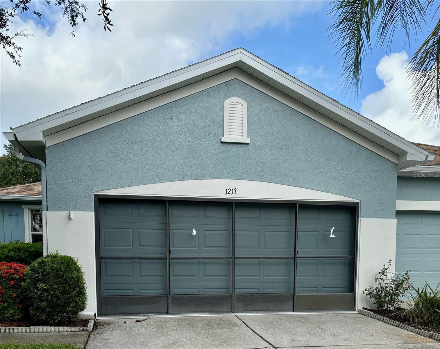 Garage with screen