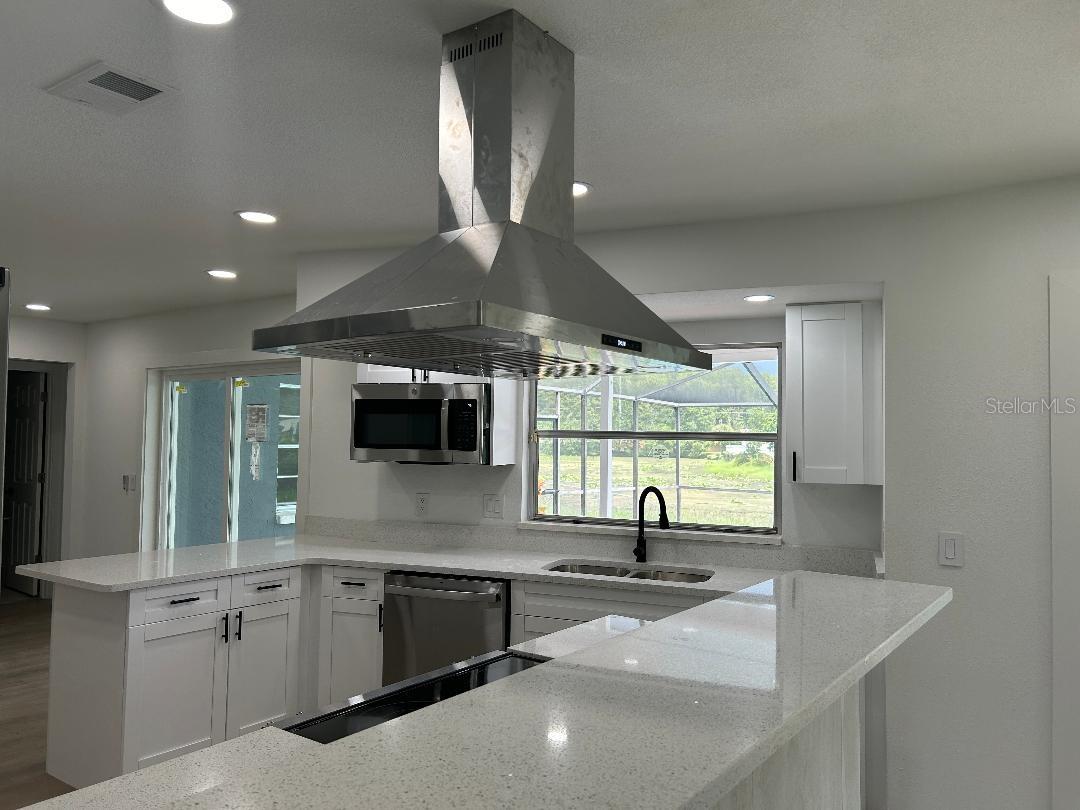 Breakfast bar, beautiful stainless hood