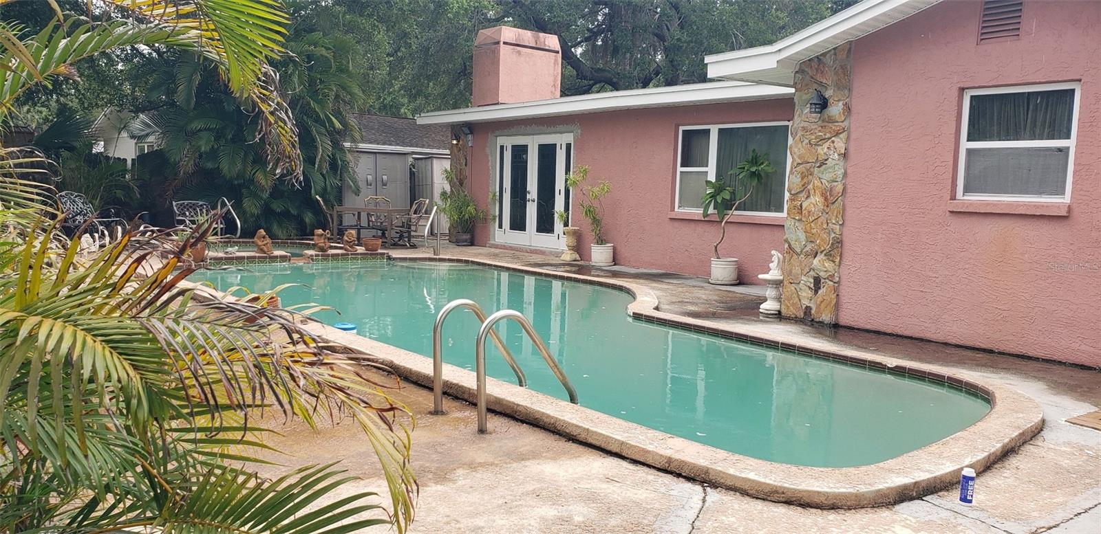 quiet Tropical pool area