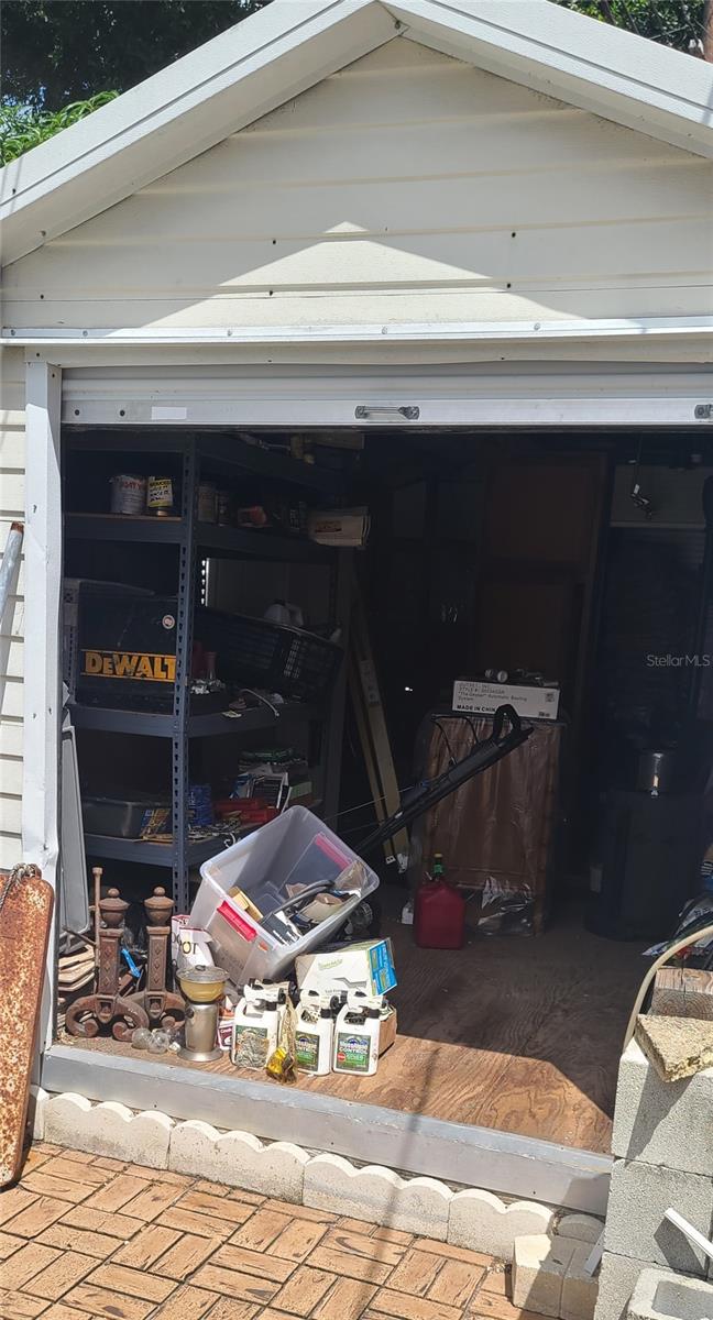 garage/shed/shop w/6' garage door