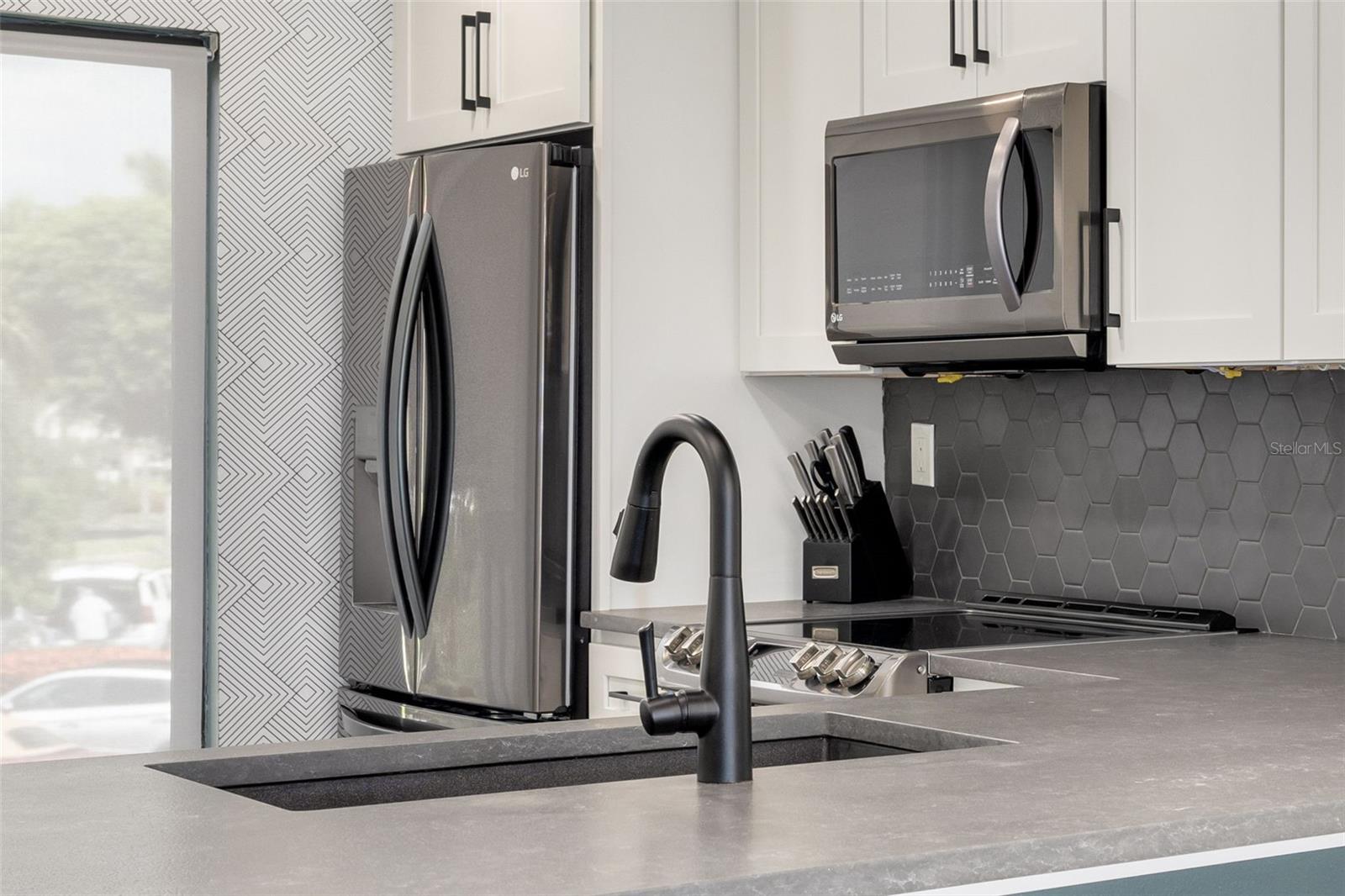 Black stainless appliance package