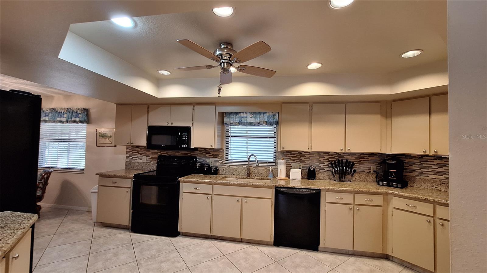 Granite counters & recessed lighting