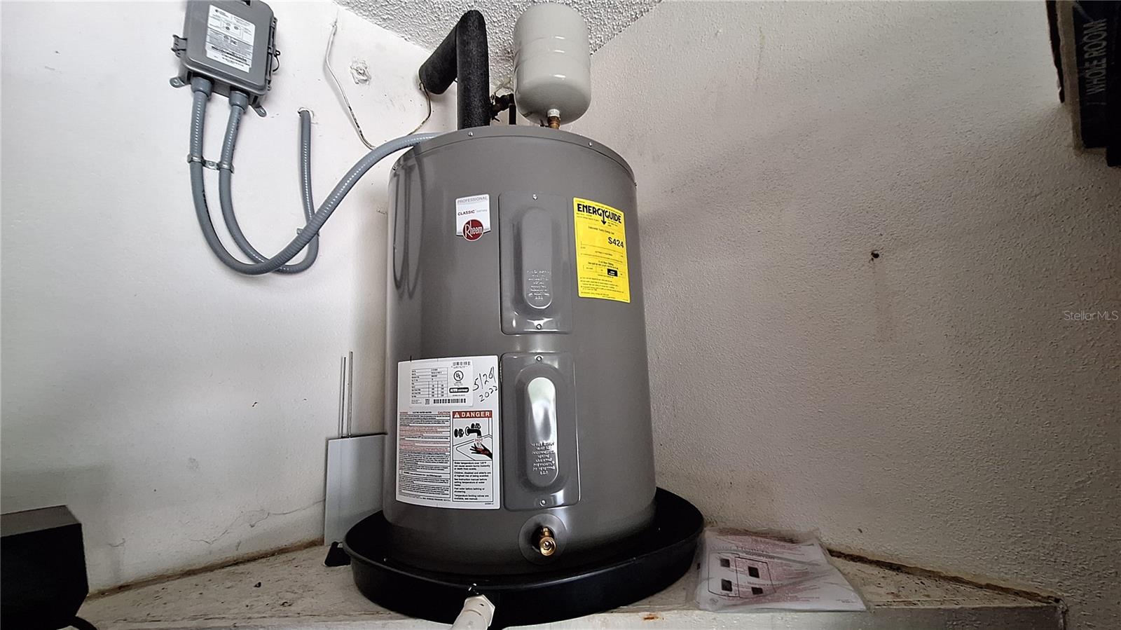 Electric water heater 2022