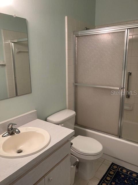 Guest Bathroom w/Full tub & Shower