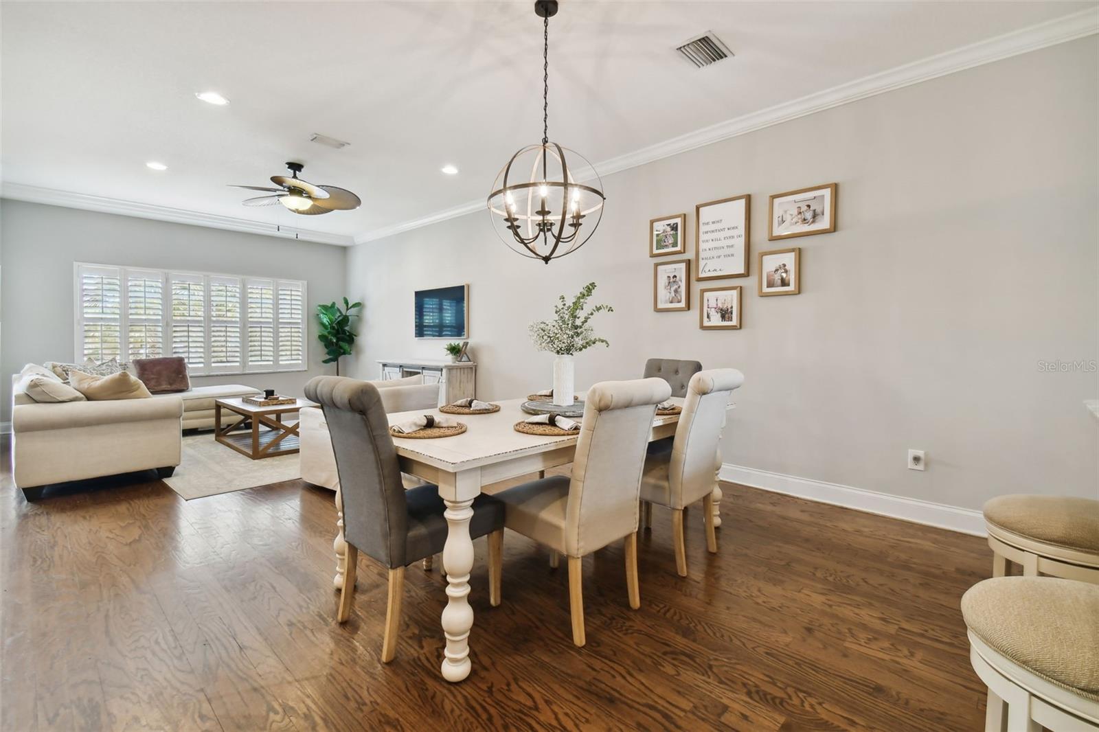 Dining room/living room