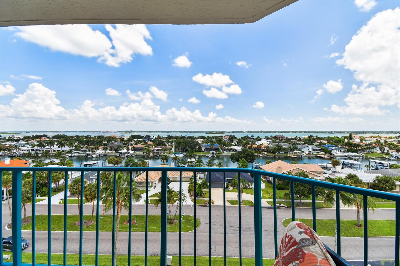 Guest can have their morning coffee outside on the balcony