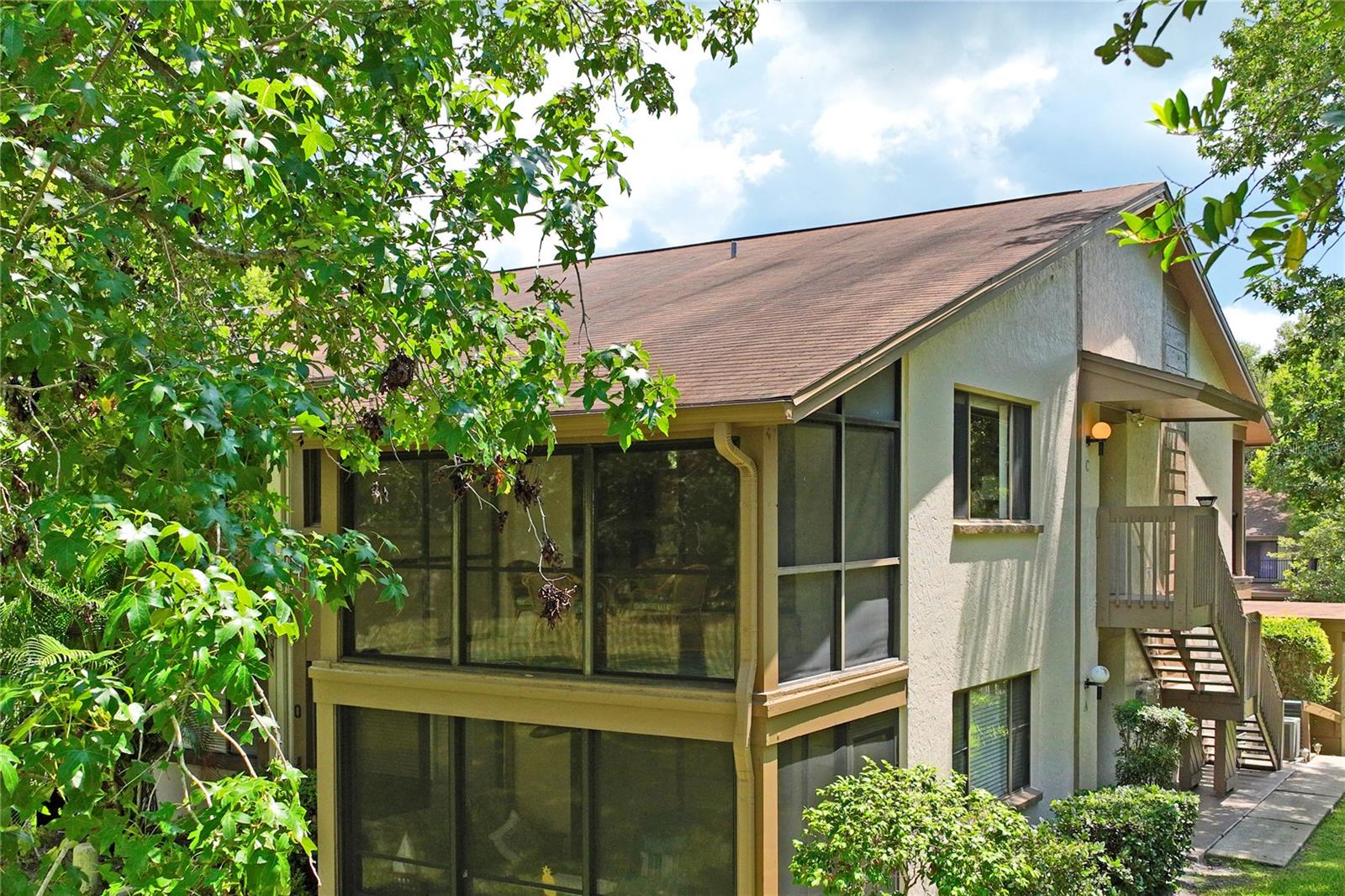 Beautiful second floor for privacy and the tranquil setting.