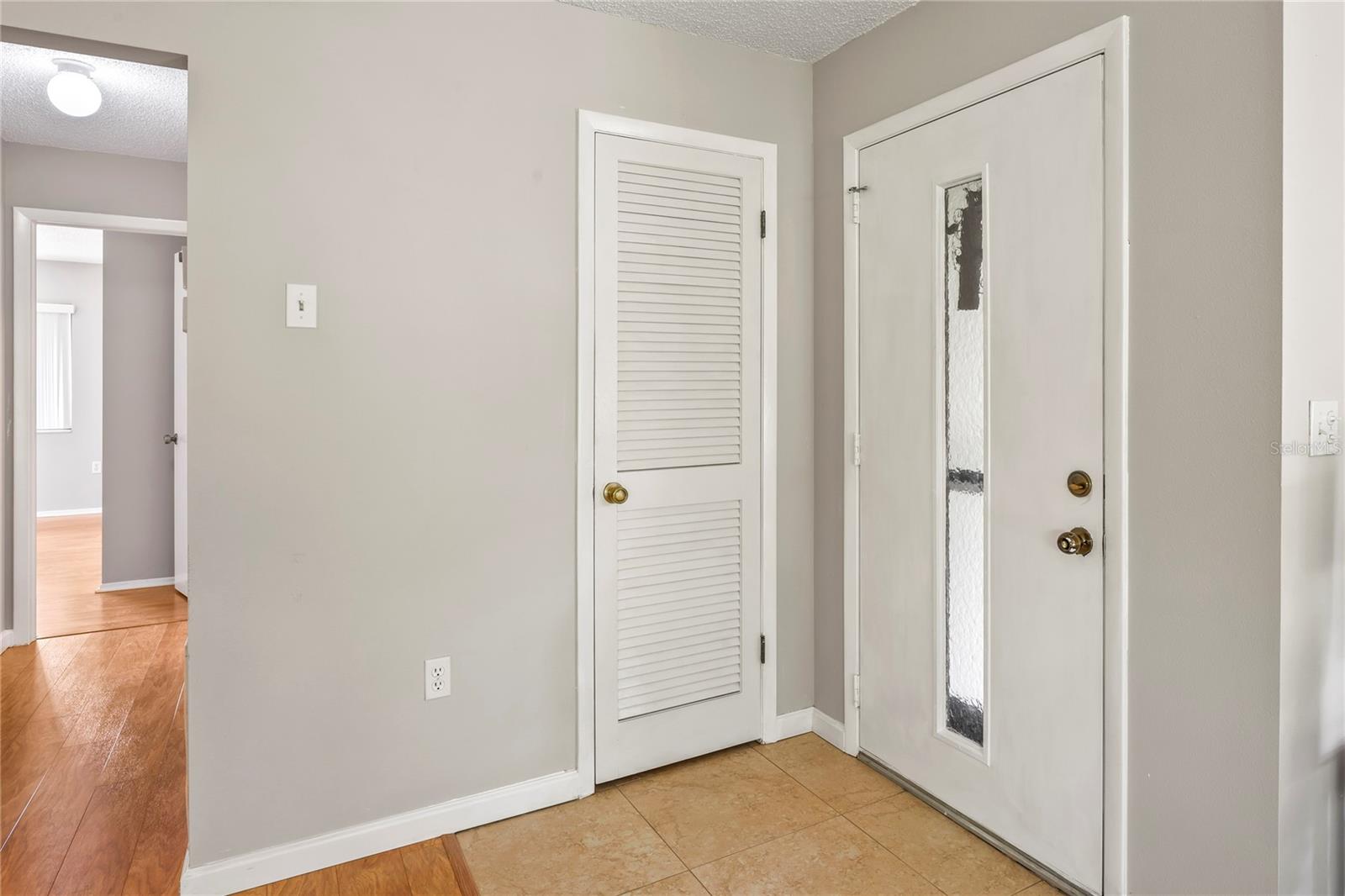 Front foyer has a closet