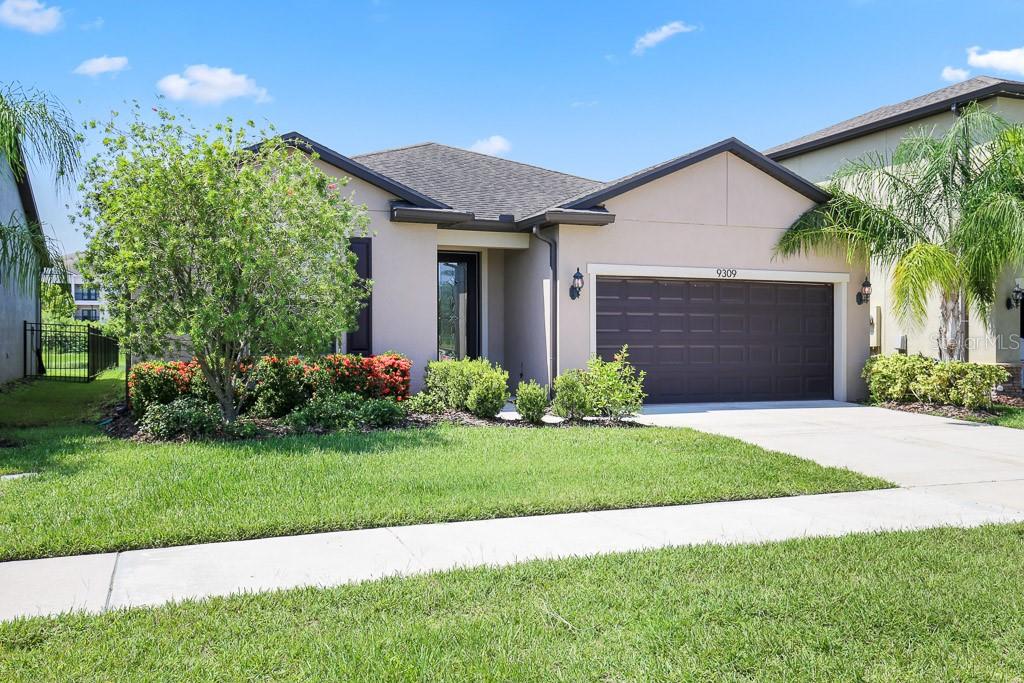 Cute curb appeal!