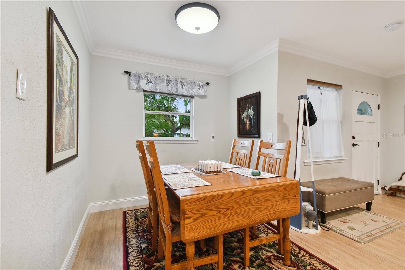 Dining area and entrance.