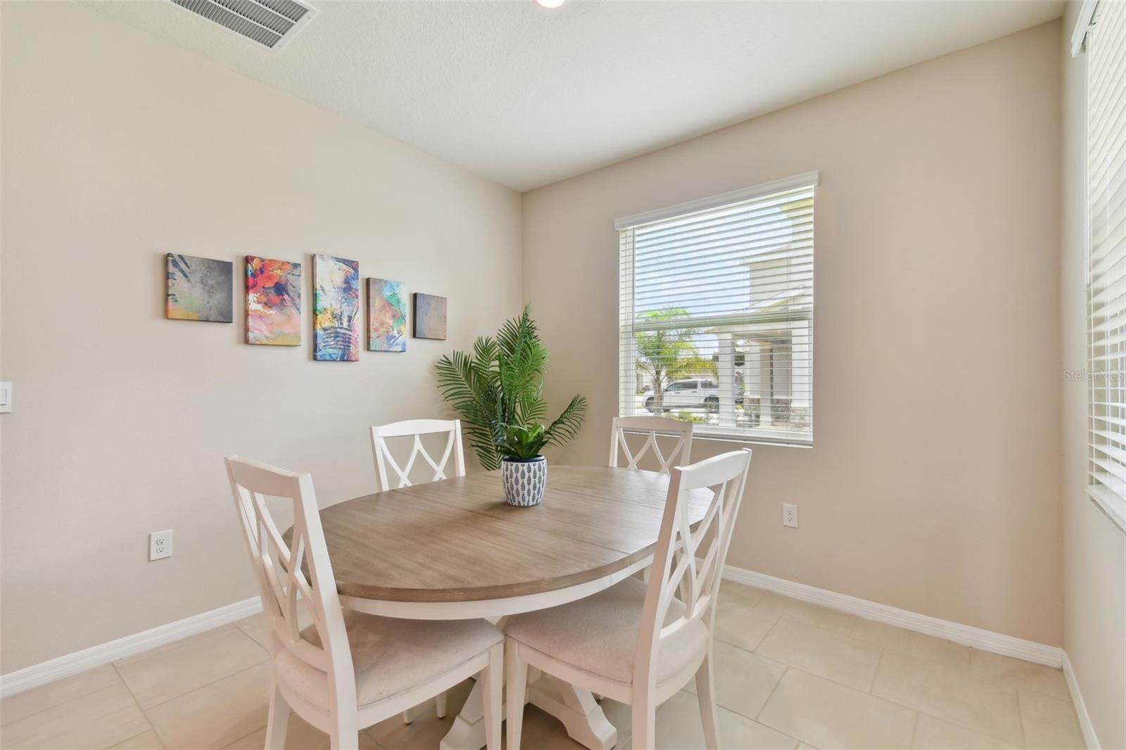 separate breakfast nook