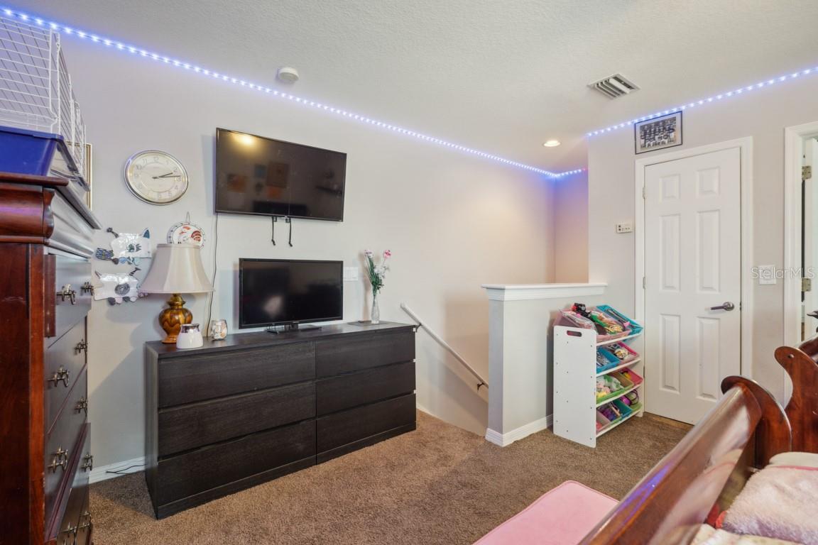 Bonus Room/5th Bedroom w Bath