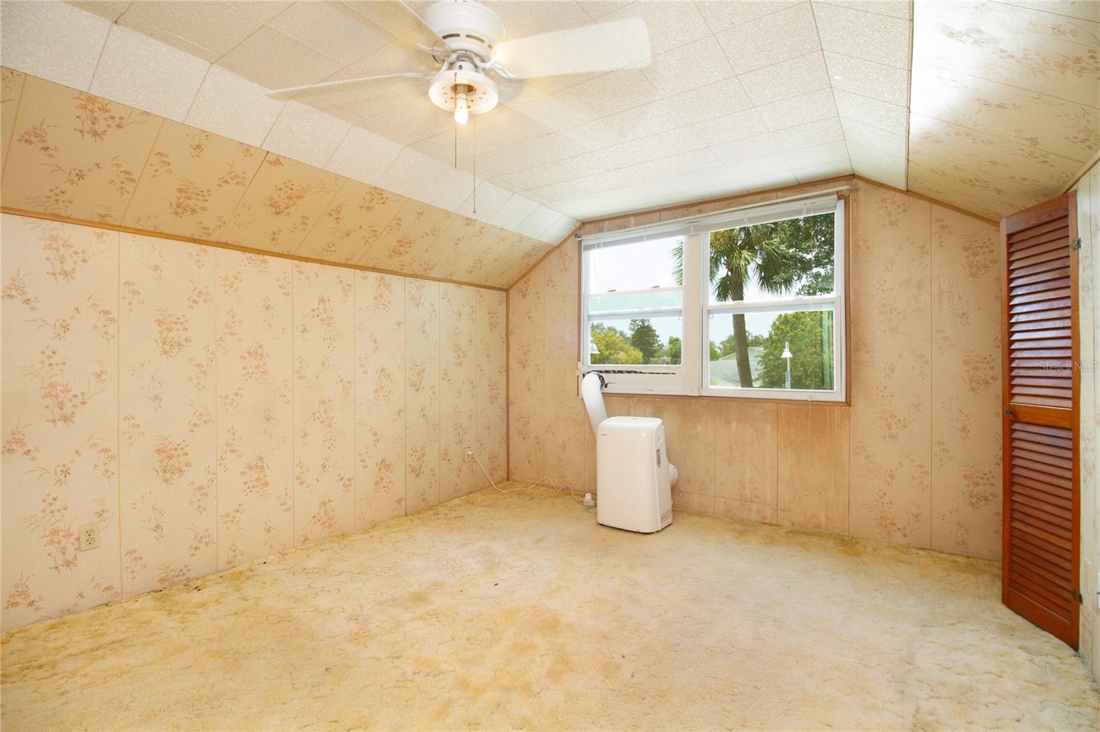 Main House-Upstairs Bedroom