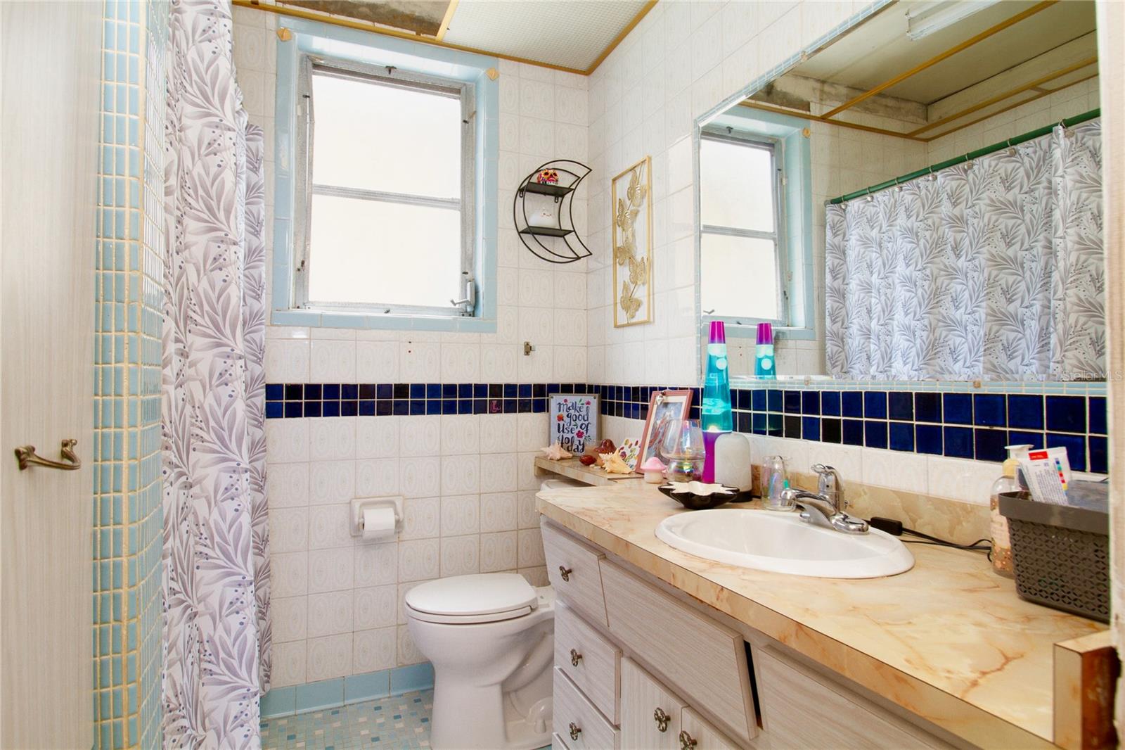 Main House-Guest Bathroom