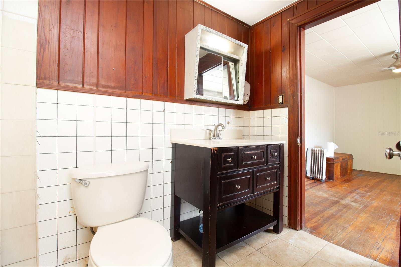 Unit 3 (Upstairs)-Bathroom