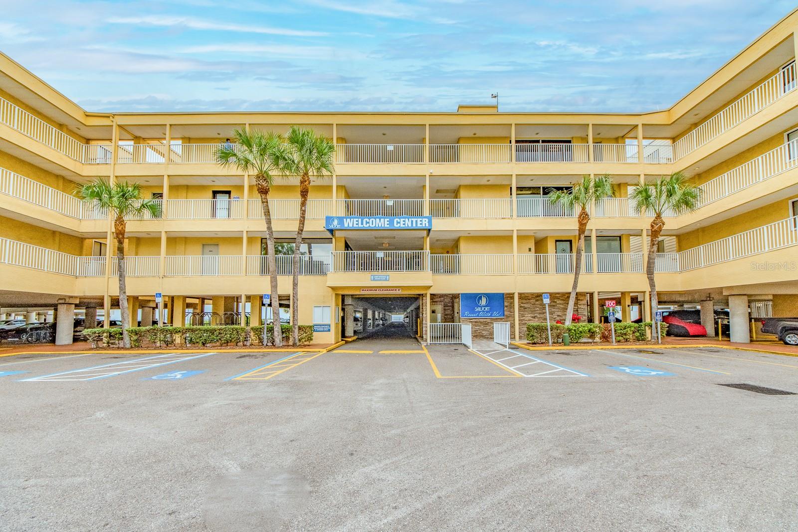 U8252189