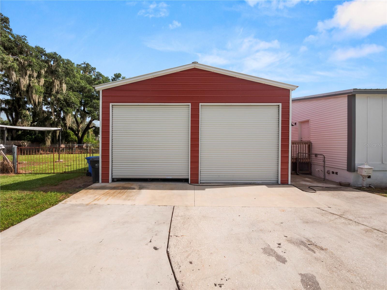 Large Garage and Kennels