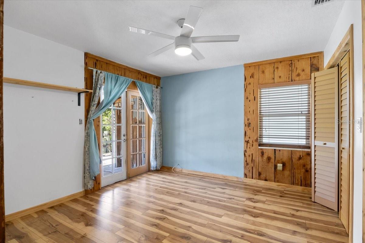 Second bedroom with access to the pool area