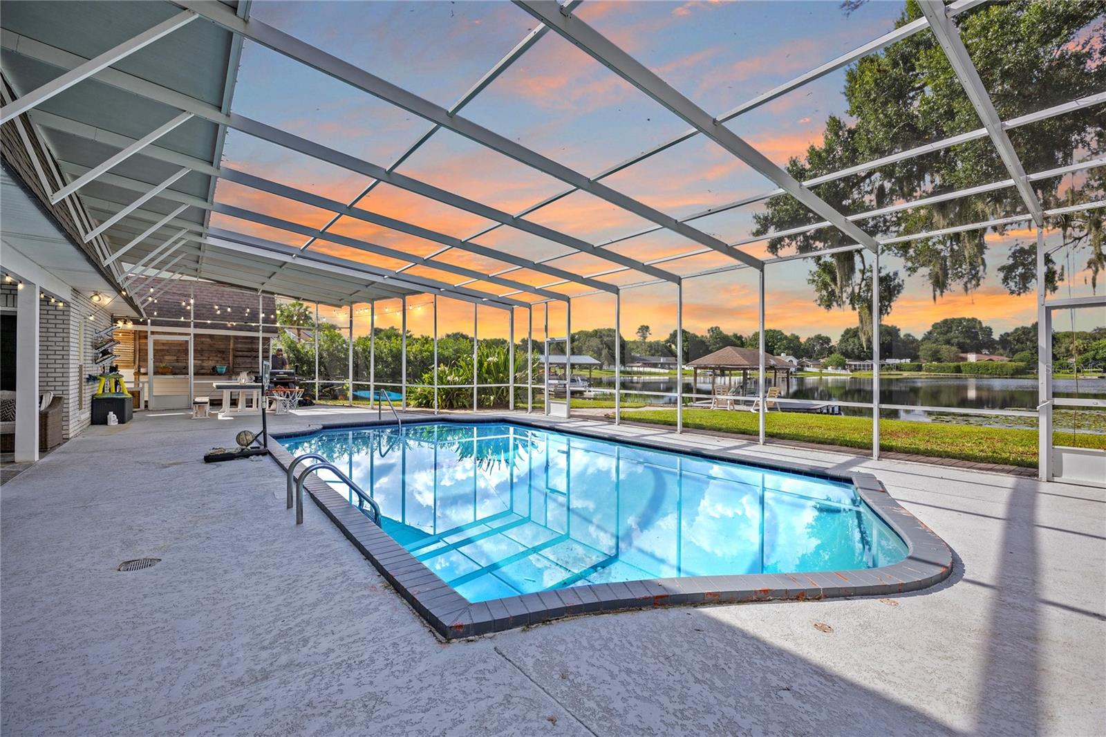 10 ft depp pool overlooking the lake.