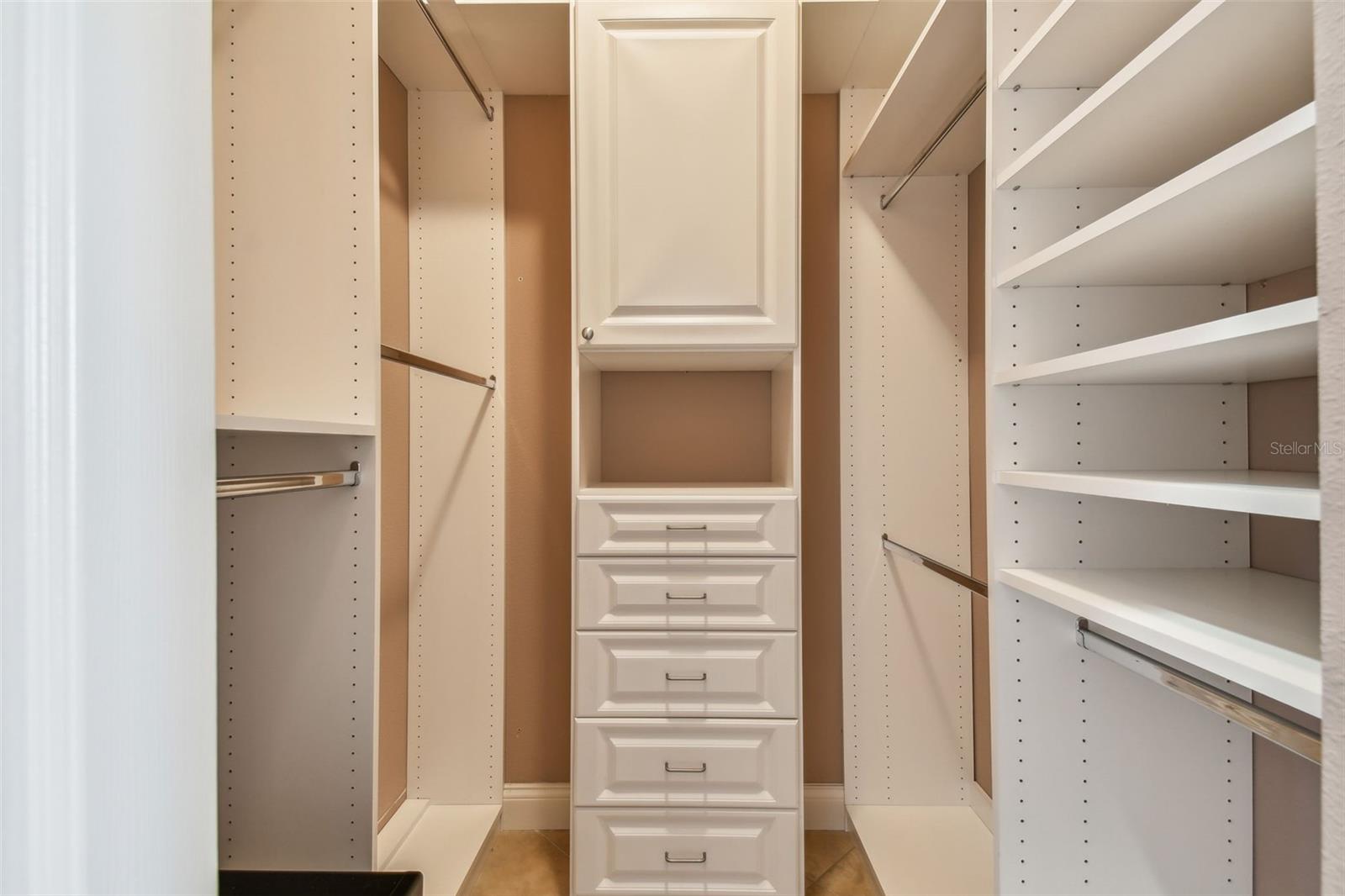 Walk-in closet 1