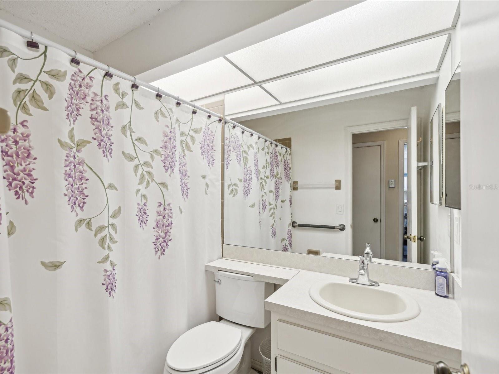 HALLWAY BATHROOM WITH SHOWER/TUB