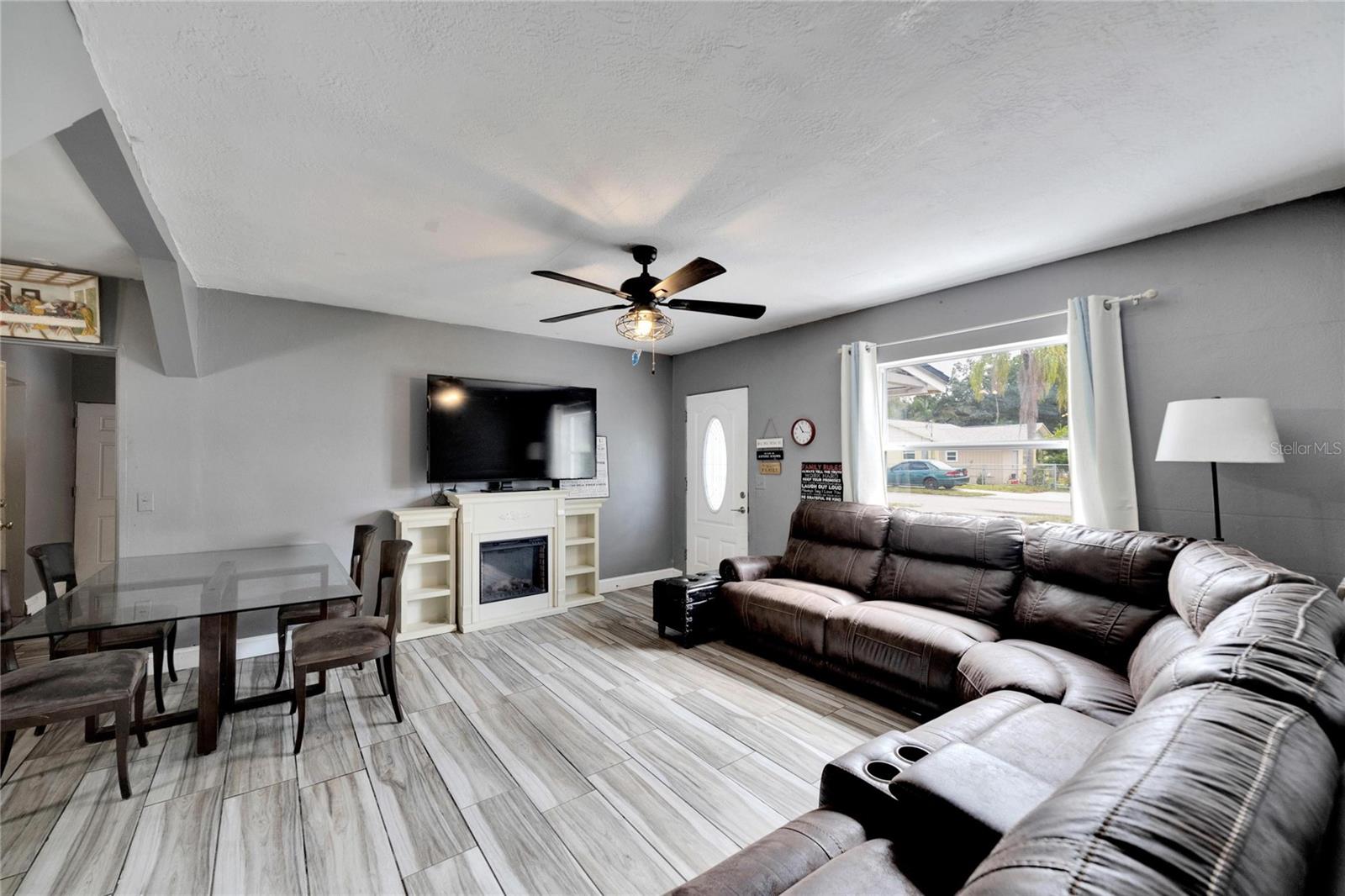 Living Room/Dining Room