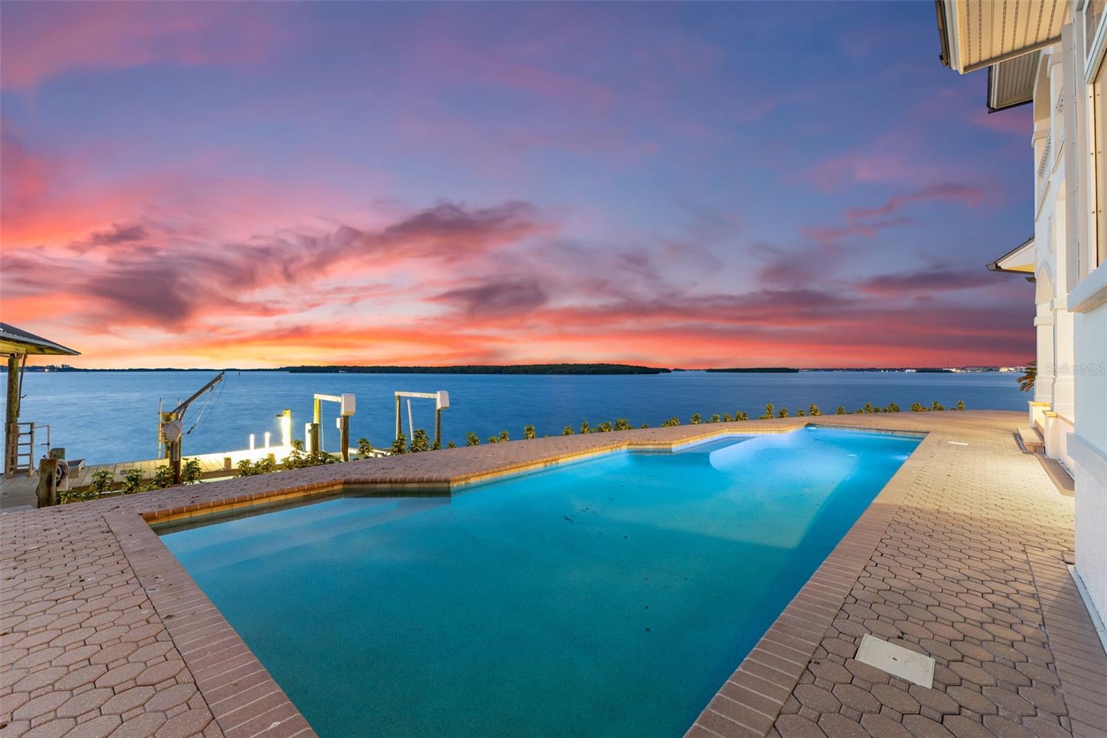 Sweeping intracoastal views.