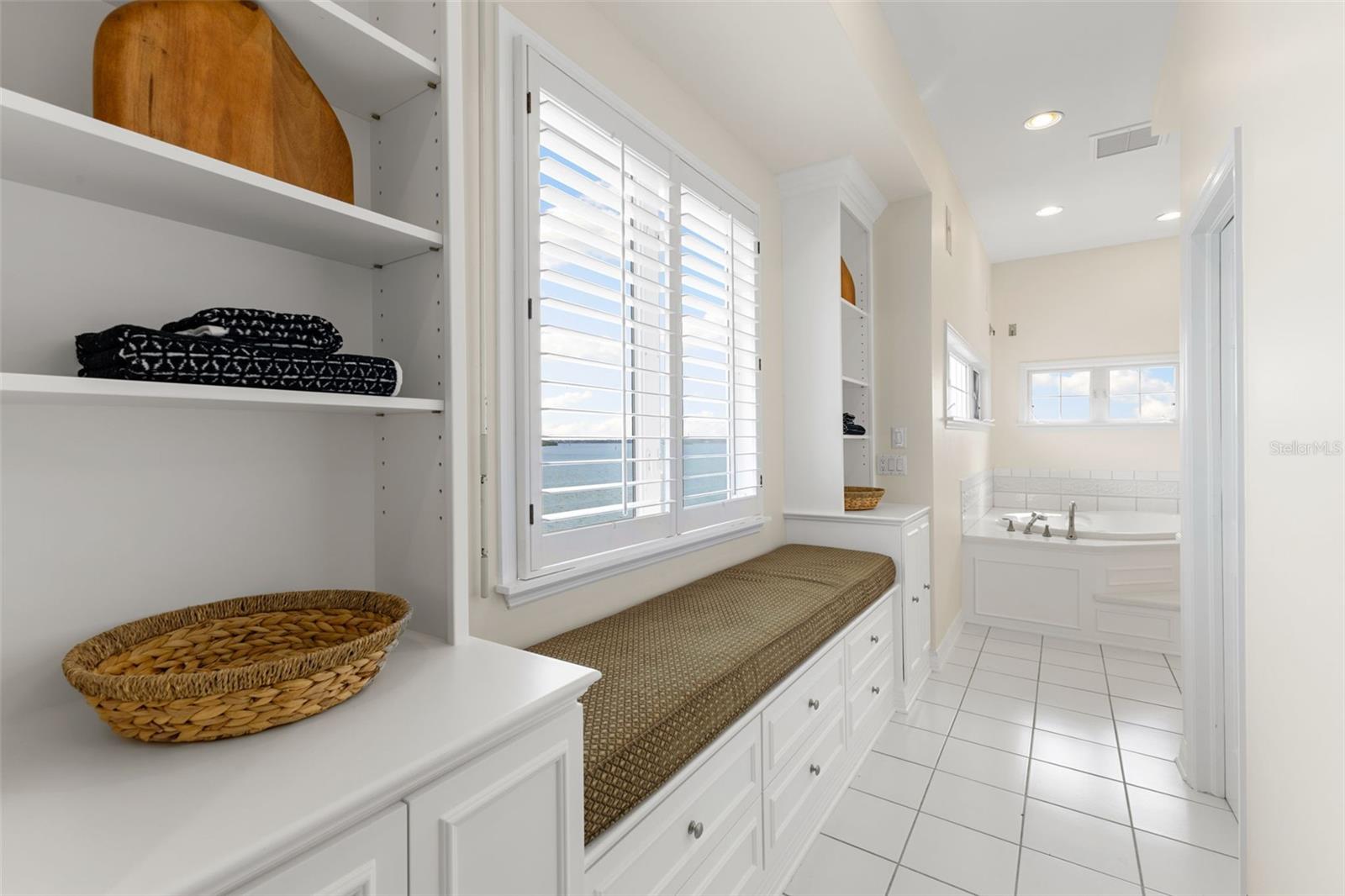 Primary Bath w/ wet bar & large walk-in closet