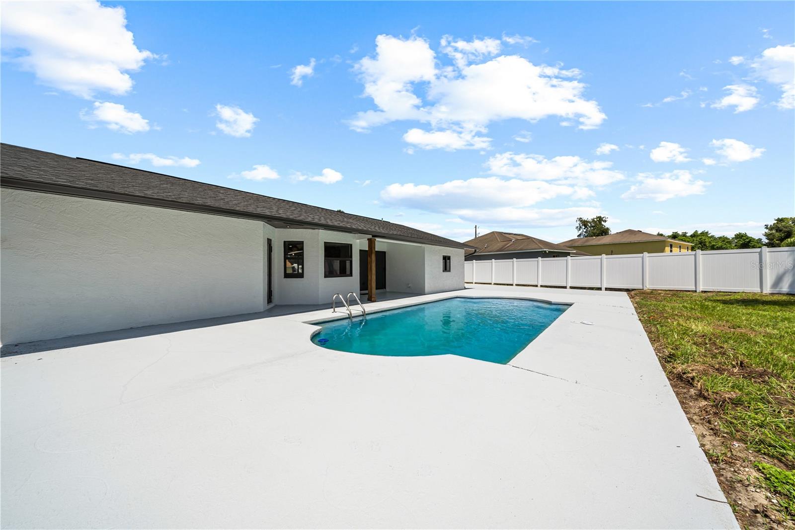 Backyard/pool