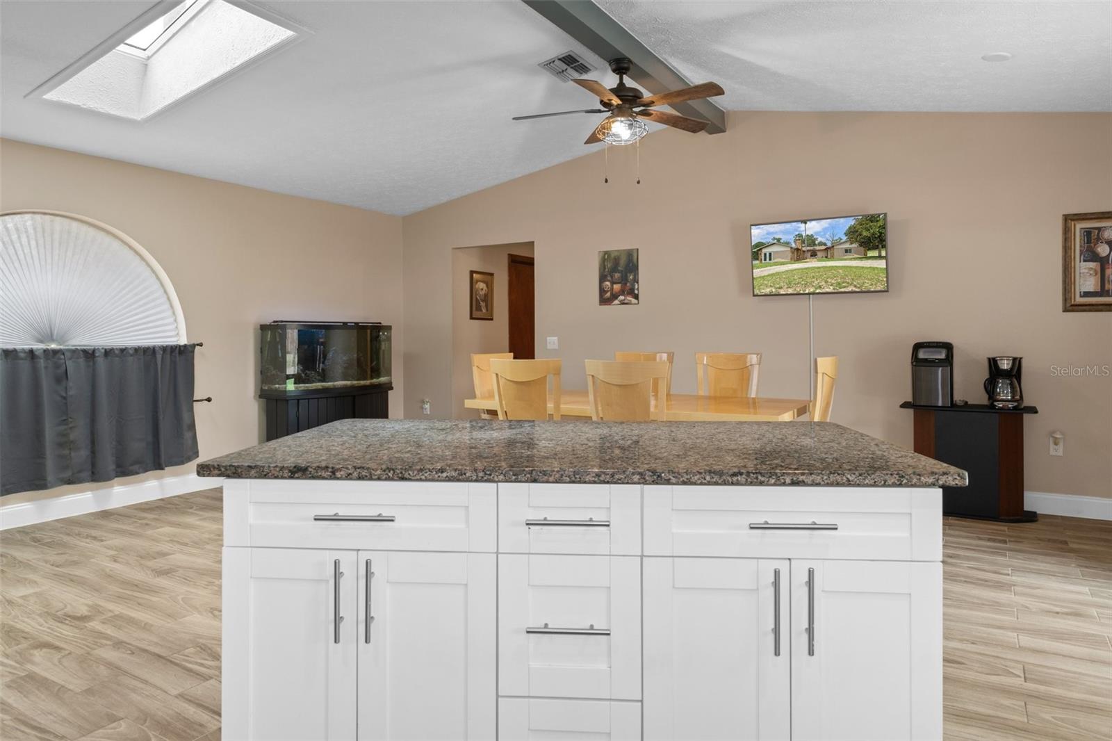 Kitchen with Island/Breakfast Bar