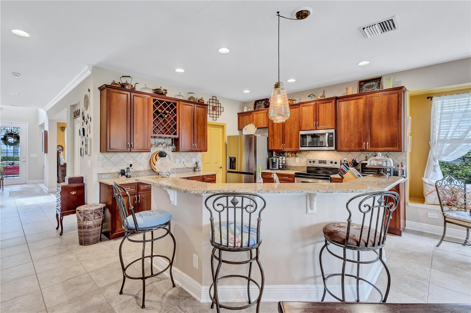 Open kitchen with breakfast bar