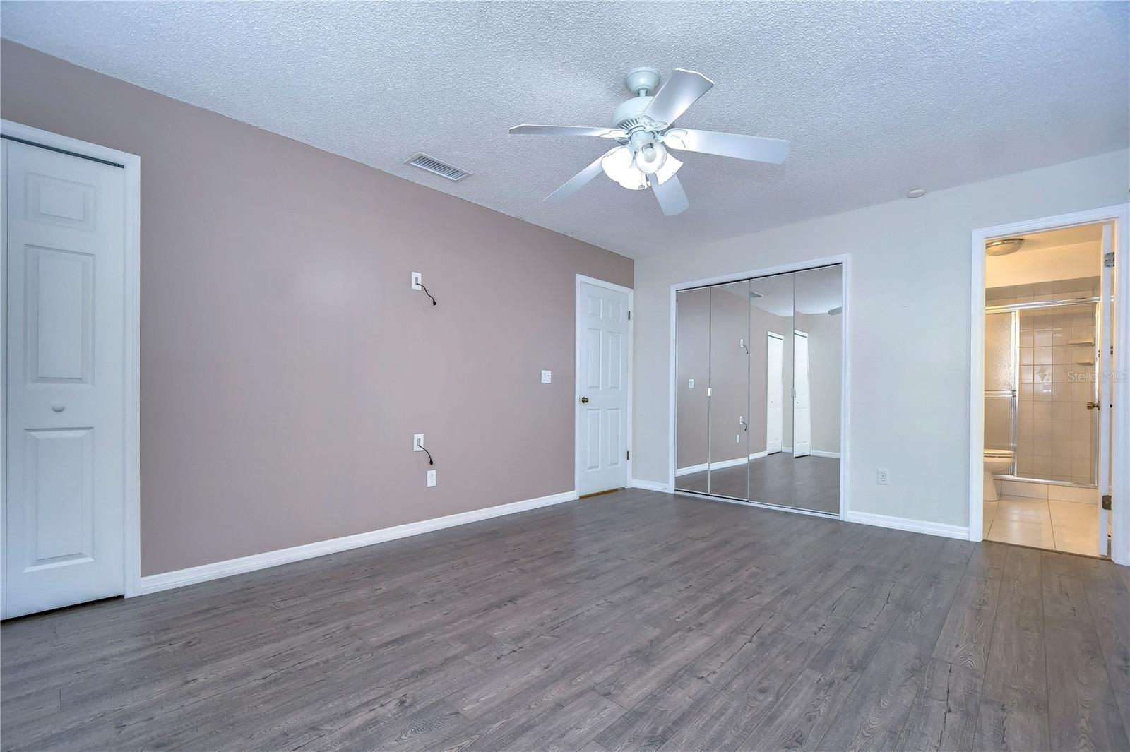 Fourth bedroom with en-suite and access to the lanai!