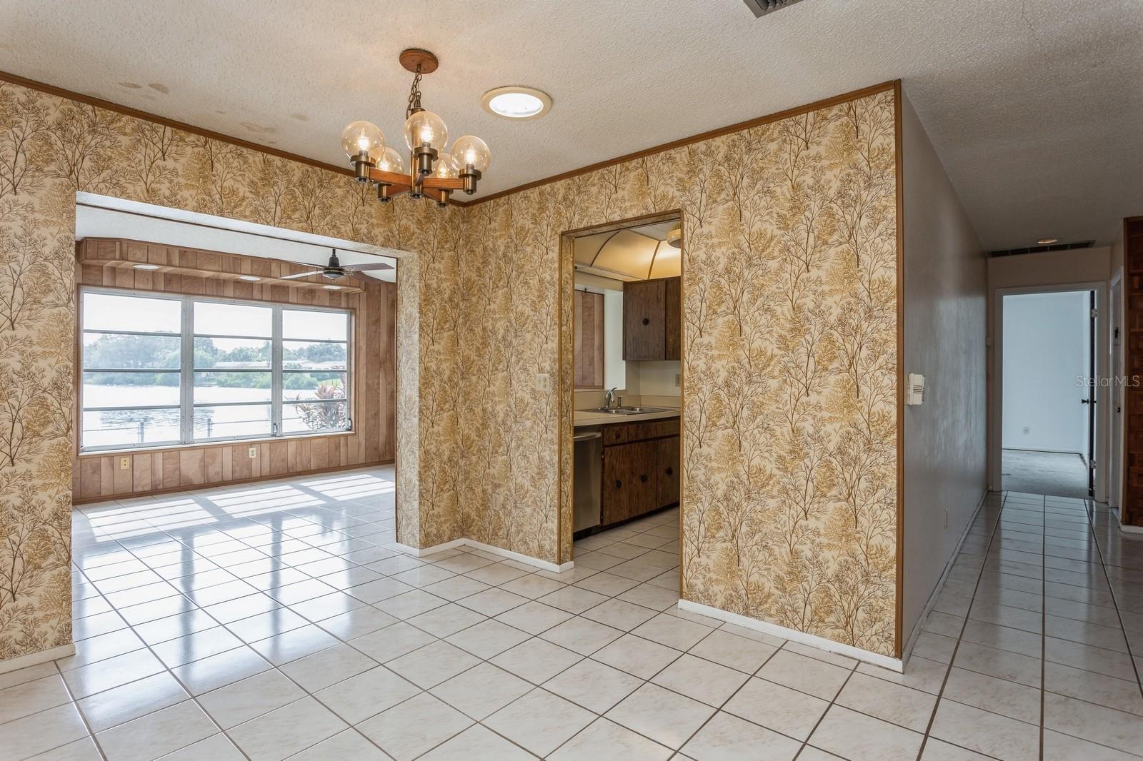 Dining Area & Kitchen