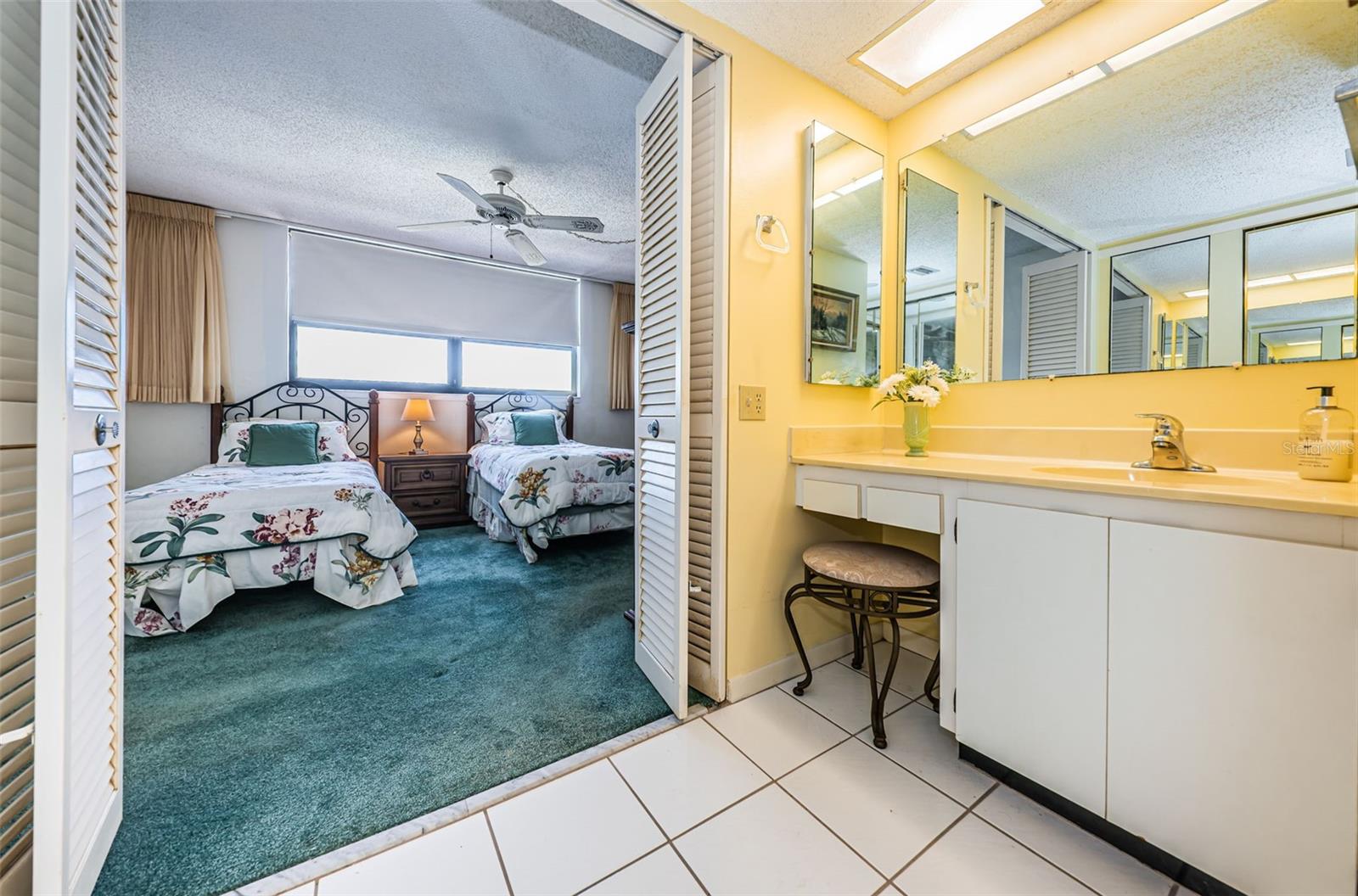 Primary Bedroom w/ensuite bath