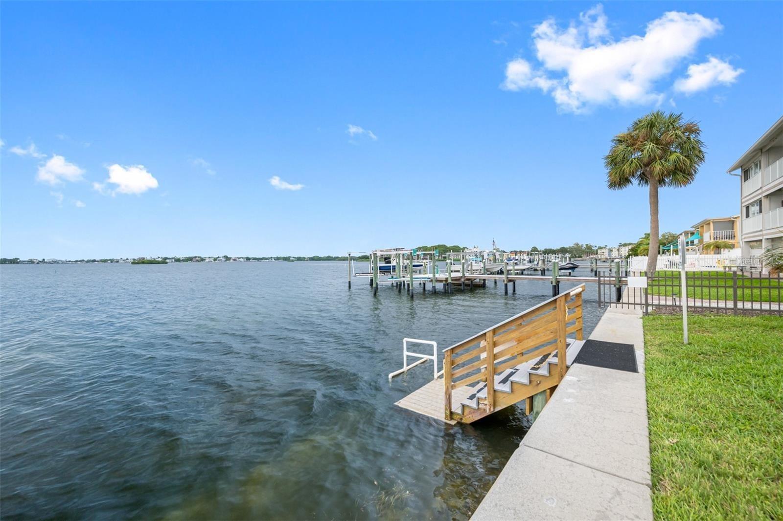 KAYAK LAUNCH