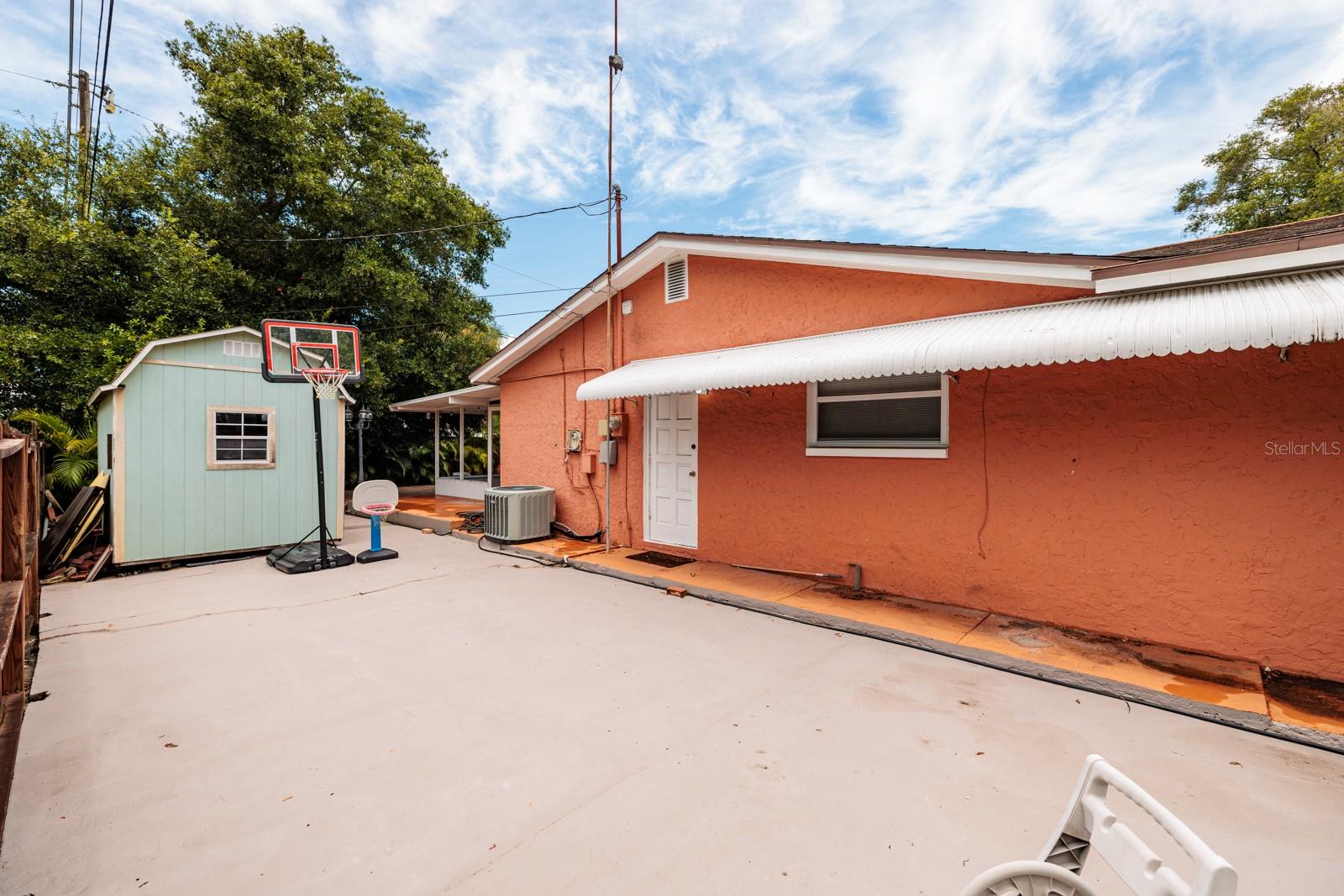 Side yard with Shed for extra storage