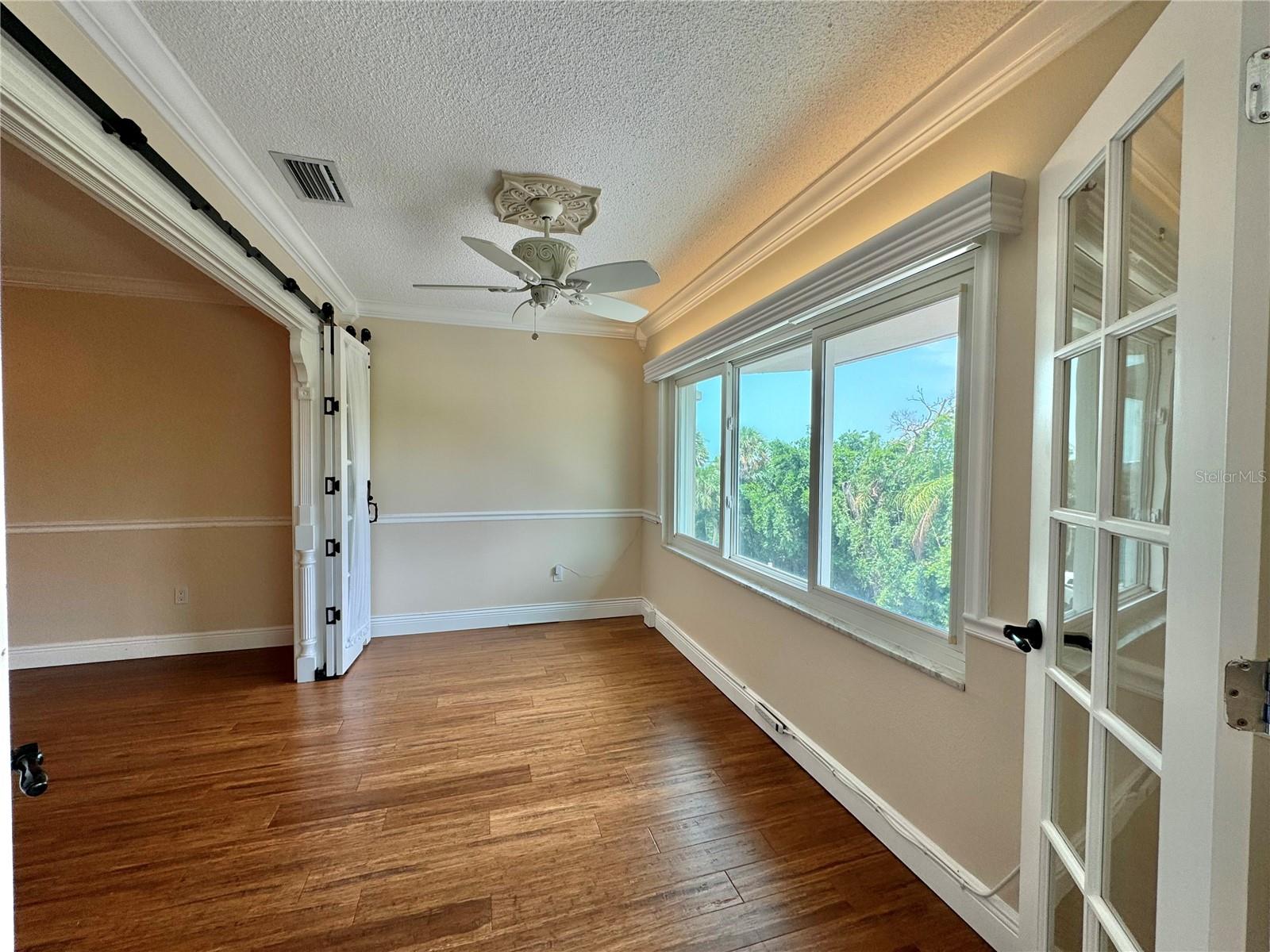 Sitting room.