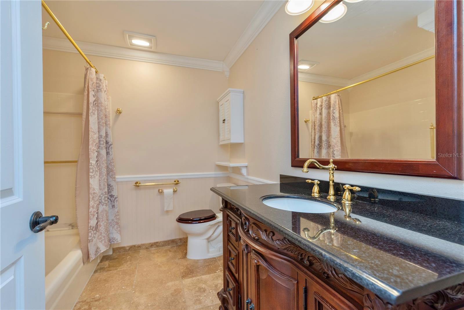 Guest bathroom.