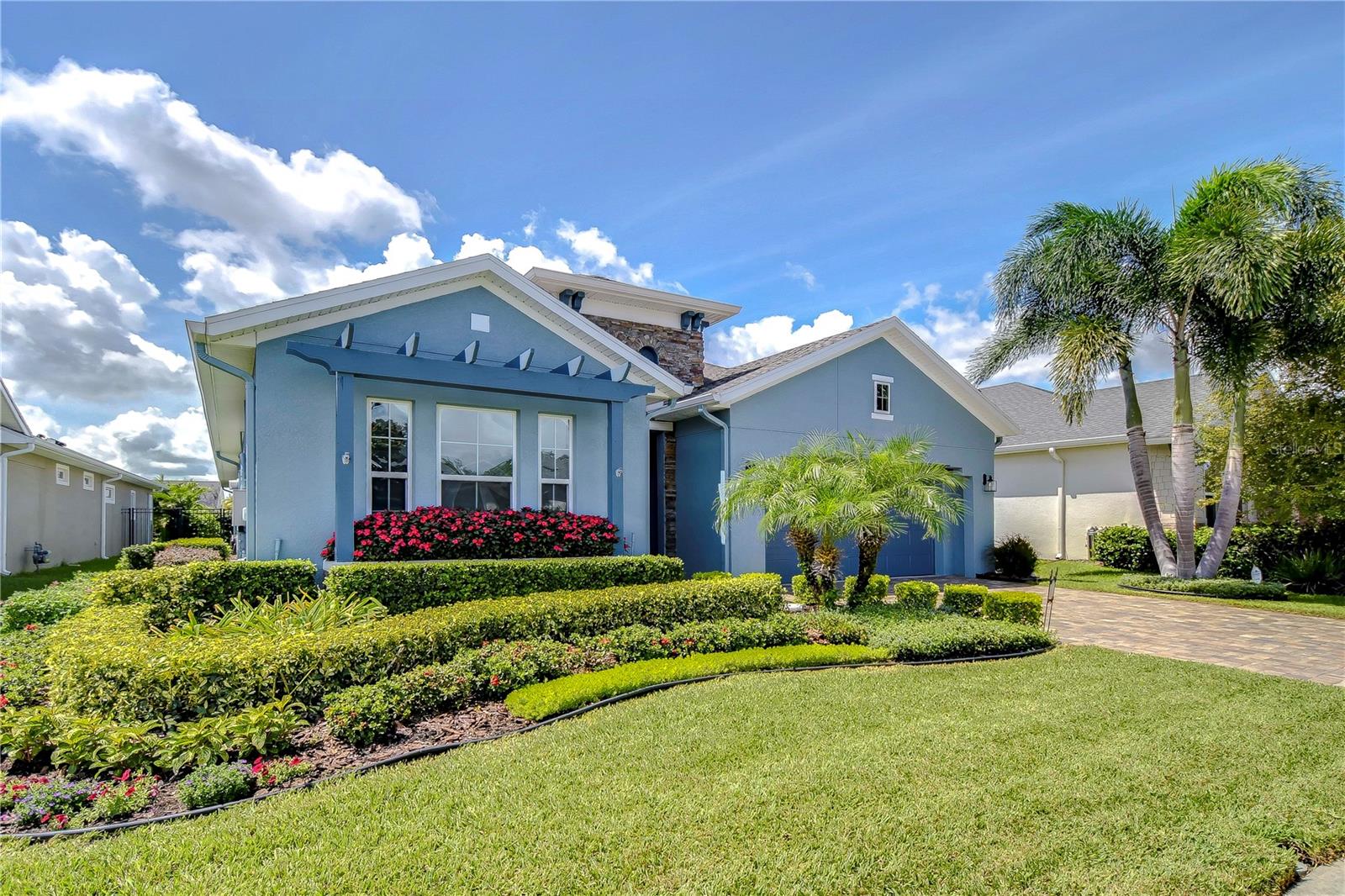 Beautiful curb appeal!