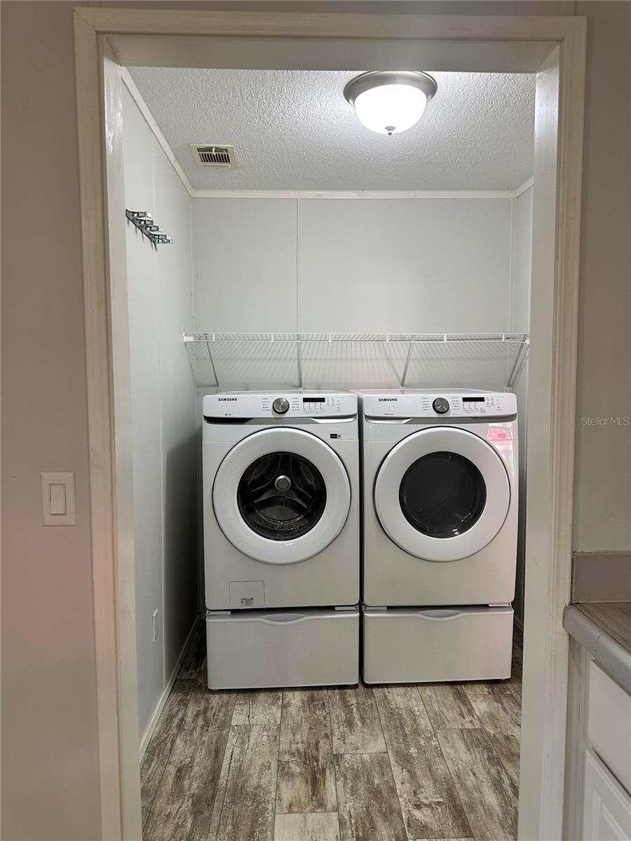 Laundry room with Washer and Dryer