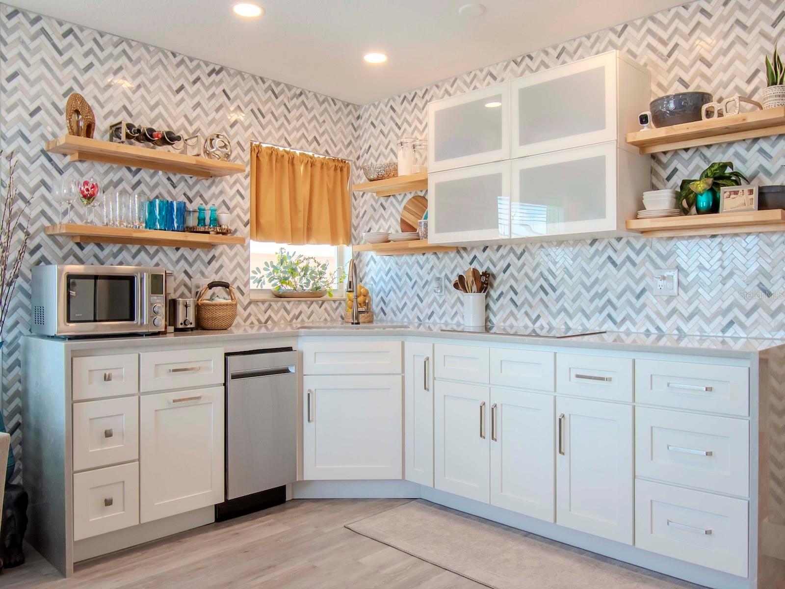 Kitchen, complete with Dishwasher, Convection Cook top!