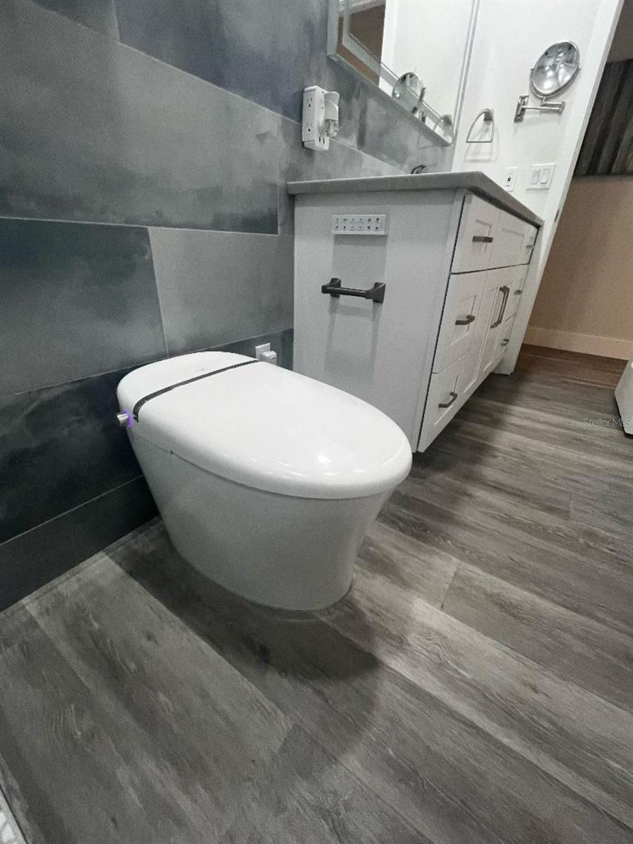 Anzzi® toilet with bidet.